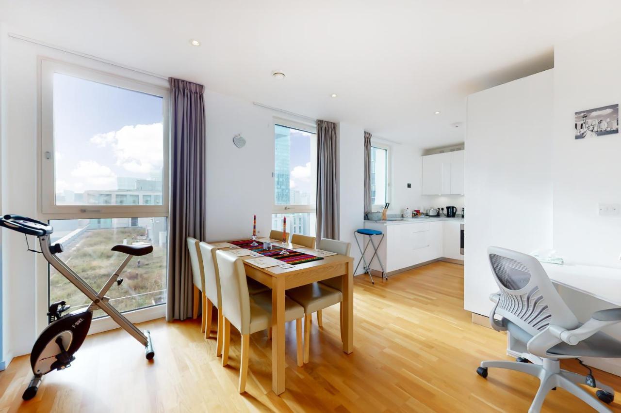 Lovely 2 Bedroom Flat With Balcony In Stratford Londen Buitenkant foto