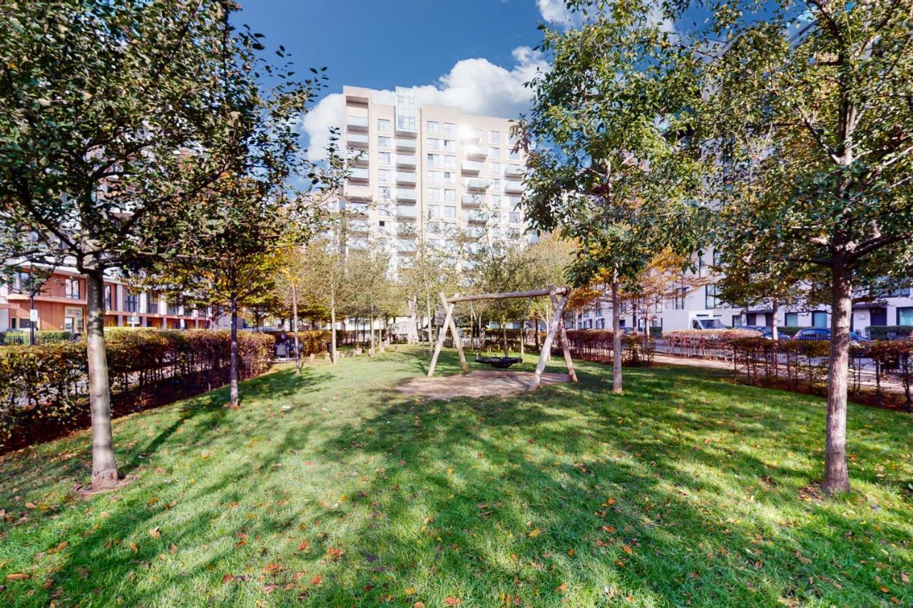 Lovely 2 Bedroom Flat With Balcony In Stratford Londen Buitenkant foto