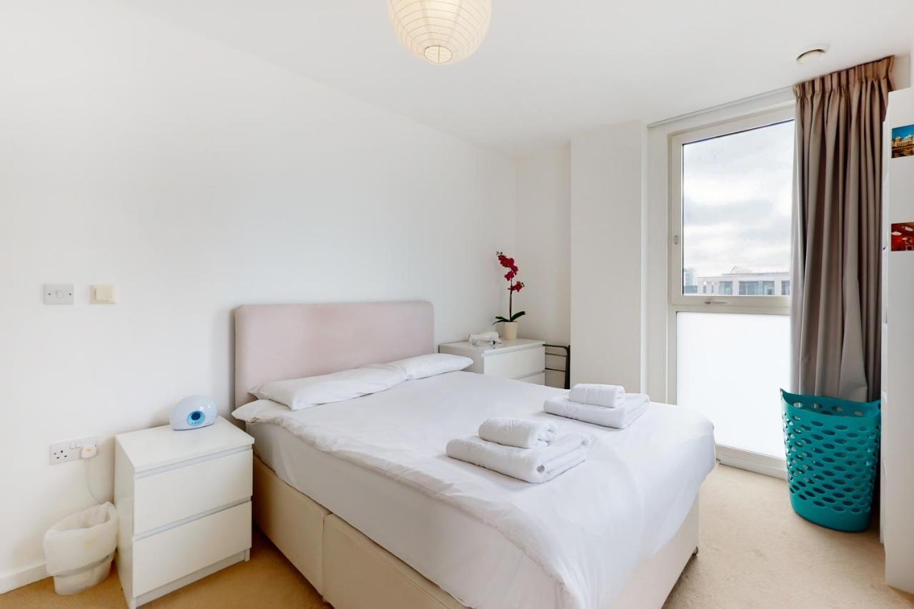 Lovely 2 Bedroom Flat With Balcony In Stratford Londen Buitenkant foto
