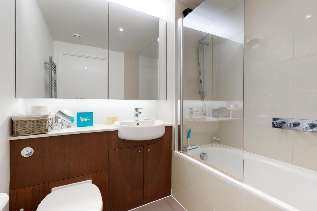 Lovely 2 Bedroom Flat With Balcony In Stratford Londen Buitenkant foto