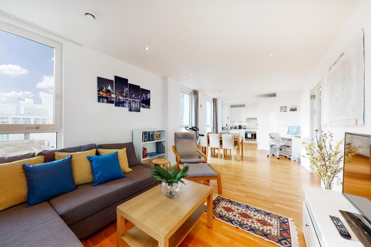Lovely 2 Bedroom Flat With Balcony In Stratford Londen Buitenkant foto