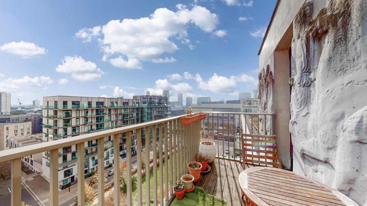Lovely 2 Bedroom Flat With Balcony In Stratford Londen Buitenkant foto
